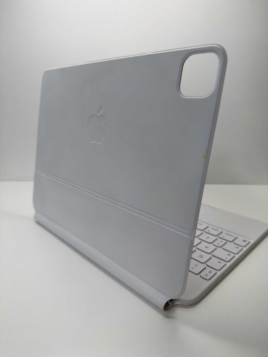 Capa Teclado Apple Magic Keyboard (PT) para iPad Air 11"