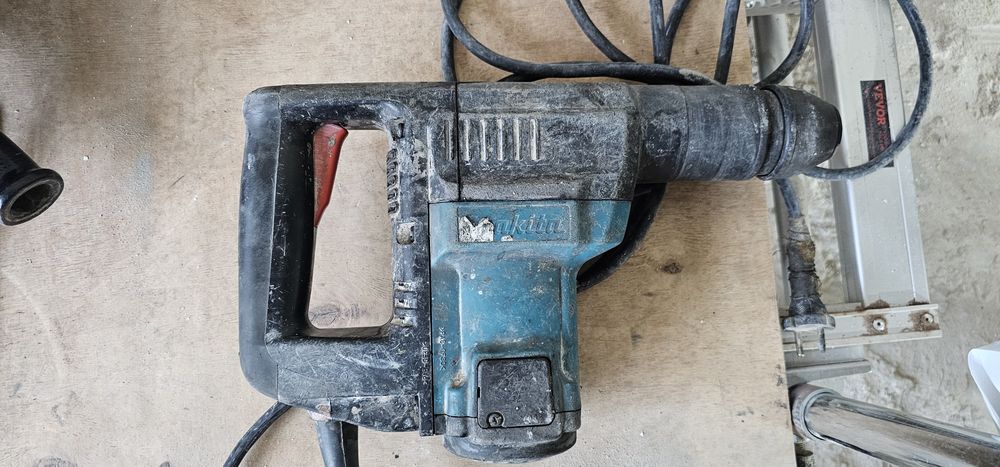 Перфоратор makita hr3000c