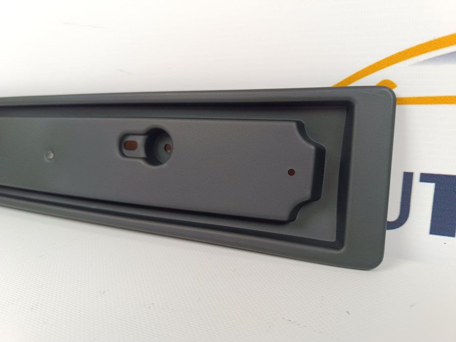 Подіум знака номерного передній Tesla Model 3 1096834-00-B