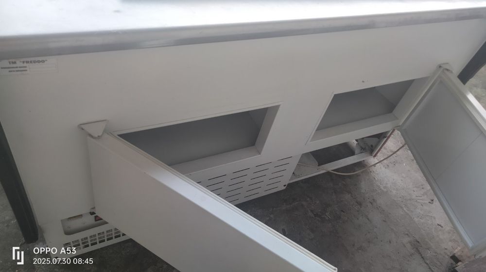 Продам  2 холодильні вітрини