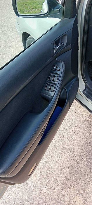 Тойота Авенсіс Т25