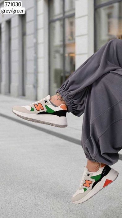 ОПТ Жіночі черевіки, лоуфери, кросівки ОПТ