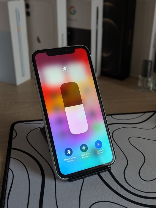iPhone xr (128gb)