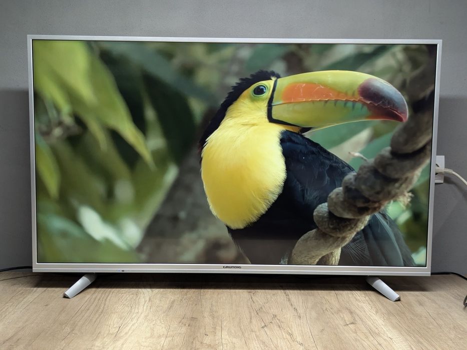 Телевізор 49 дюймів Grundig 49 GUB 8960 4K SmartTV / 2019 /