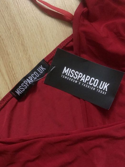 нова сукня з розрізом на ніжці