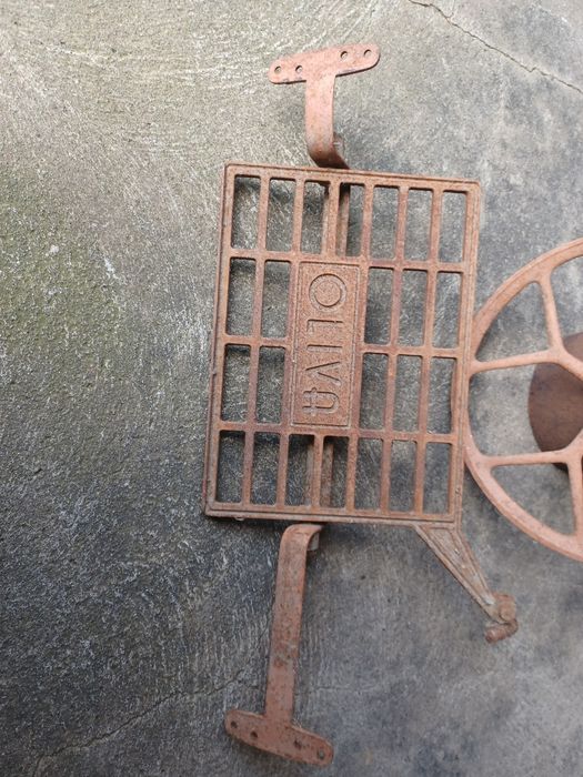 Pedal e roda de máquina de costura oliva