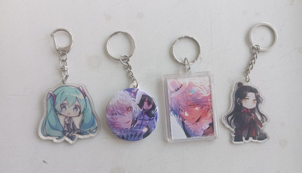 Брелоки з різними персонажами