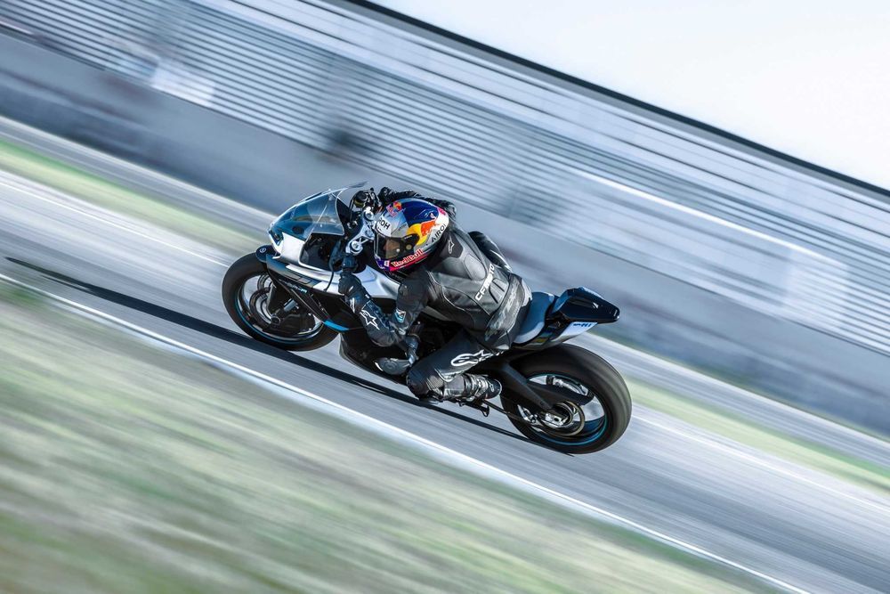 Мотоцикл CFMOTO 675SR-R