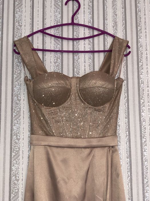 Вечірня сукня, сяюча сукня