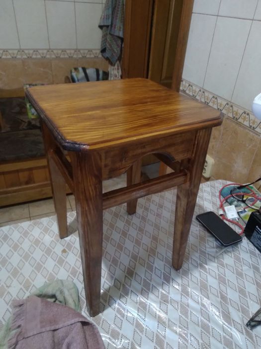 Табурети нові кухонні