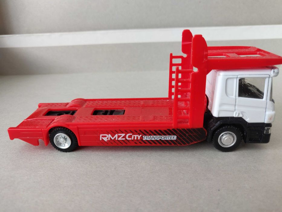 Грузовик Scania 1:64 RMZ city Uni transporter. красная: 280 грн