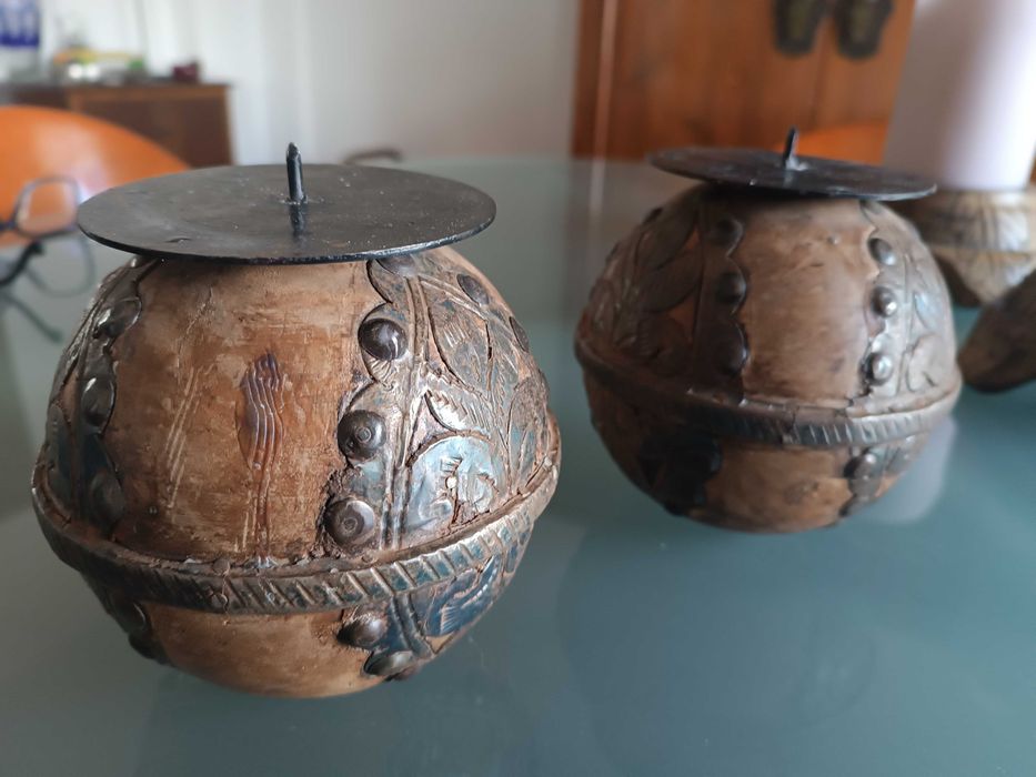 2 lindos castiçais em madeira e ferro/ peças únicas