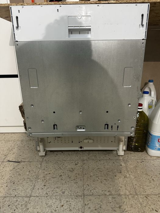 Máquina de Lavar Loiça de Encastre Indesit — A Funcionar Perfeitamente