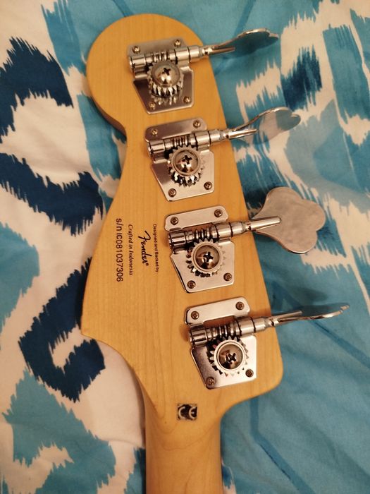 Baixo Squier P-Bass Indonesia (Ler Anúncio)