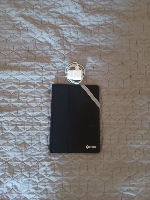 Tablet Samsung Galaxy Tab E 9.6" com Capa e Carregador