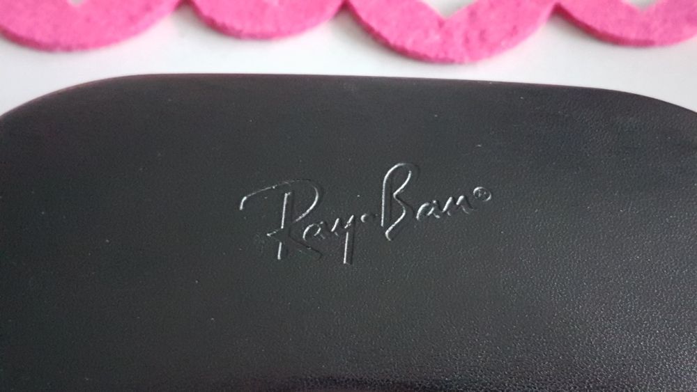 Etui na okulary Ray Ban czarne sztywne