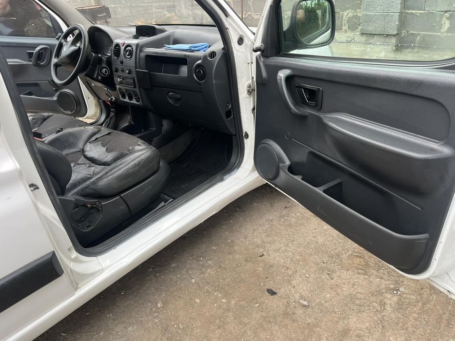 ГРУЗОВИЙ Пежо Партнер 1.9