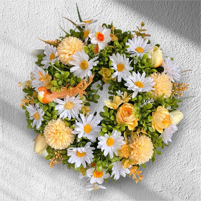 Rumiankowy wianek na drzwi, tulipany, żonkile, ptaszek