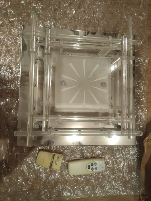 Lampa sufitowa, elegancki plafon szklany - kwadrat, z pilotem