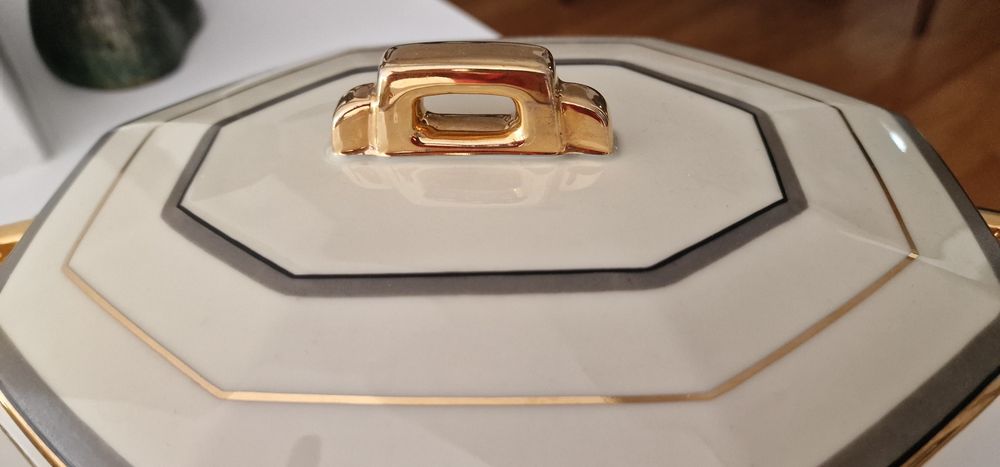 Lote de 2 terrinas e 1 molheira da Ceramica Electro Vila Nova de Gaia