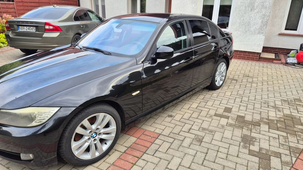 BMW Seria 3 BMW Seria 3 sedan 2009 rok