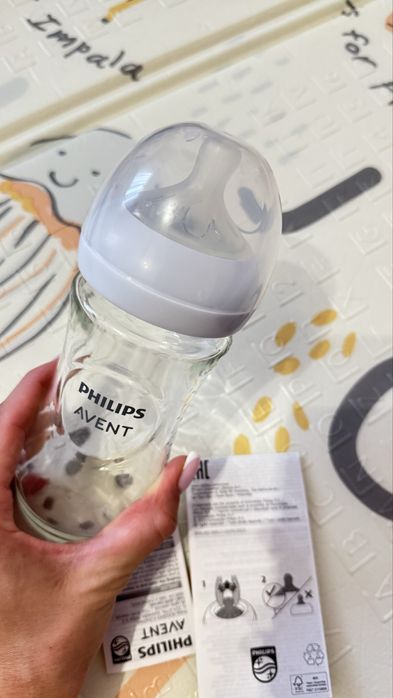 Скляна пляшечка Philips Avent Natural 240 мл