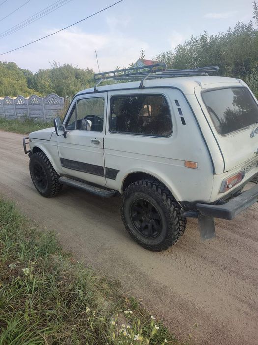 Автомобіль ВАЗ 2121 НИВА