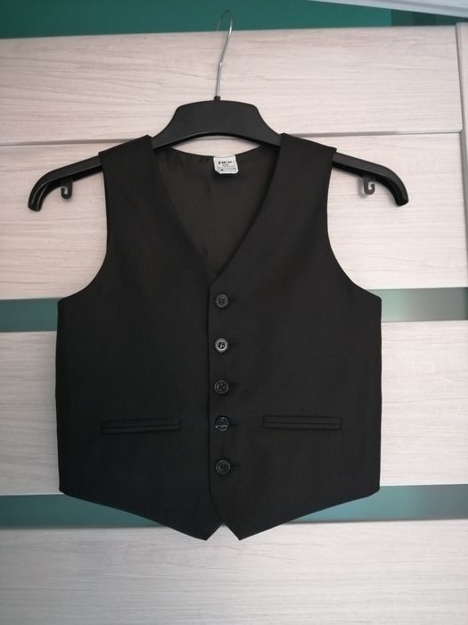 Kamizelka r. 128 JAK NOWA czarna dla chłopca