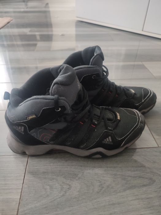 Продам кроссовки GORETEX