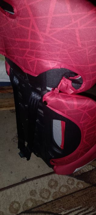 Дитяче автокрісло