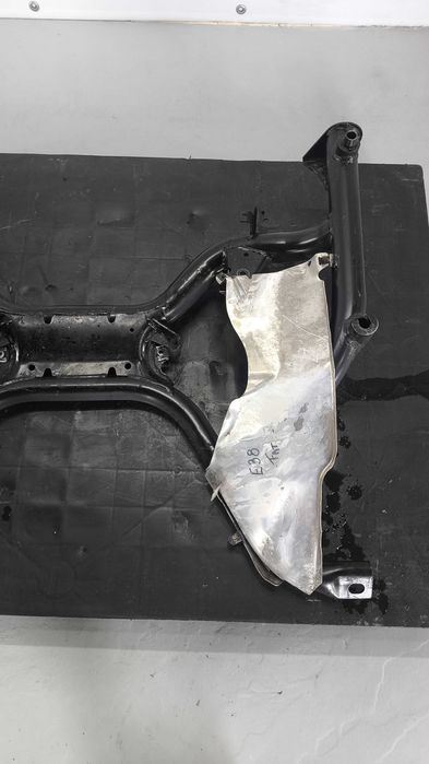 Charriot/Eixo Frontal BMW Serie 7 (E38)