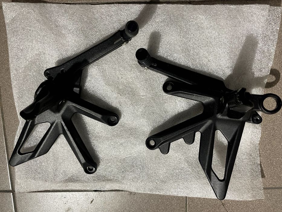SET podnóżek  KTM 1290 Super Duke R 20-25 kierowcy oryginał