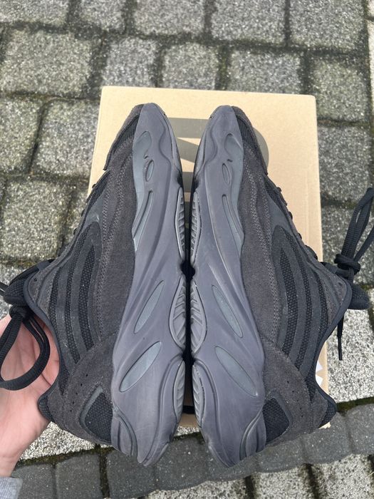 Adidas Yeezy Boost 700 V2 Vanta sneakersy niskie czarne 45 1/3
