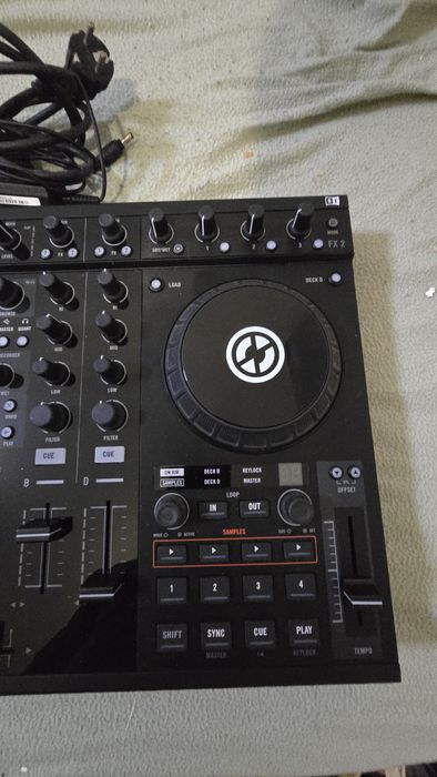Traktor Kontrol S4 mk1 em ótimo  estado