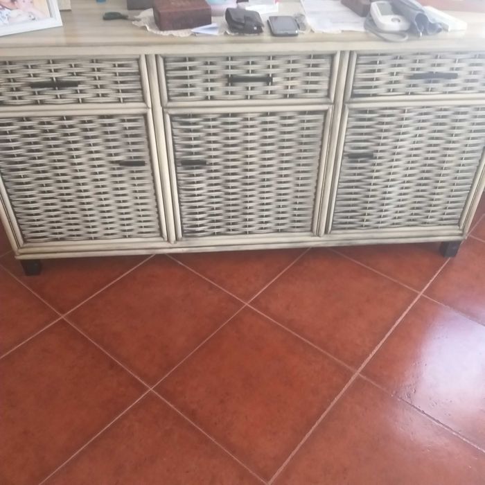 Aparador com portas em verga