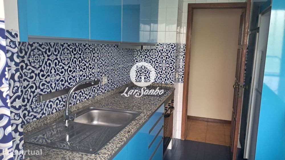 Apartamento T2, na zona da Rua Costa Cabral, junto ao Metro, dispon...