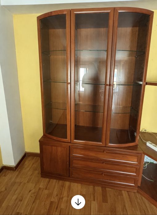 Cristaleira impecavel madeira