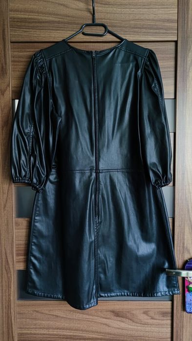 Sukienka z imitacją skory