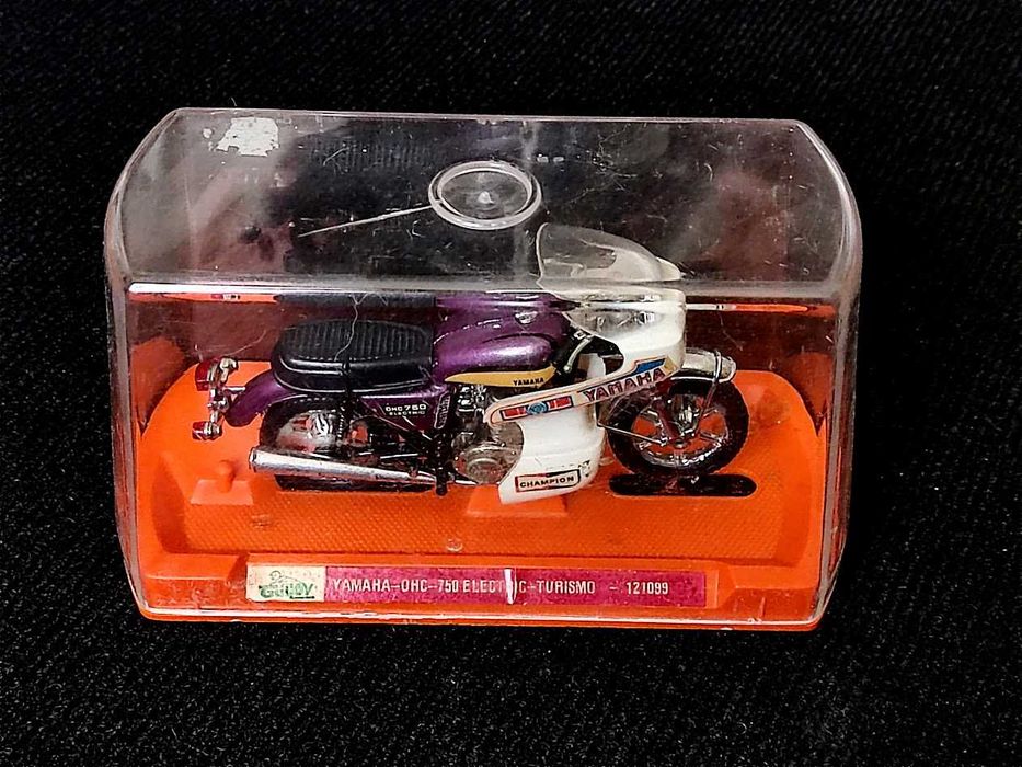 Miniatura brinquedo antigo Guiloy 1/18 Moto Yamaha OHC 750