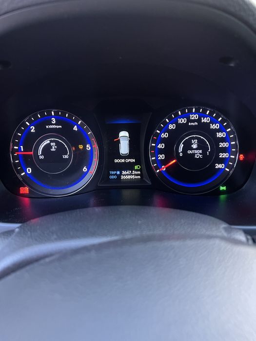 Продається ми HYUNDAI   i40   1.7  дизель 2011 рік