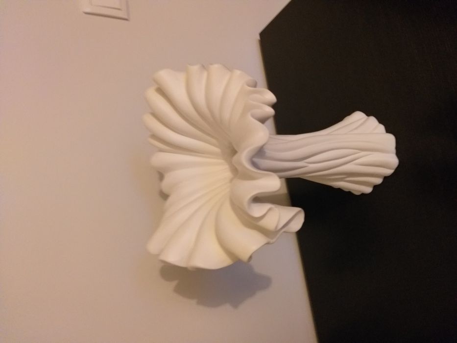 jarra ondulada branca