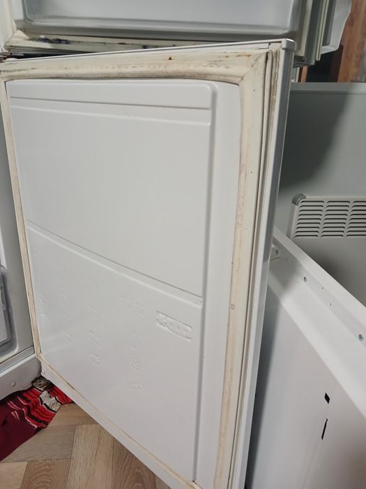 Холодильник Indesit