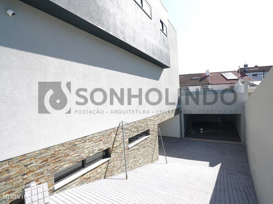 Moradia T3 Nova com escritório, no centro da cidade em fase final d...