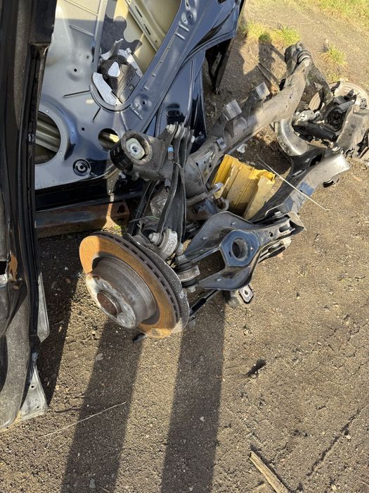 Zwrotnica prawa g20 g21 zawieszenie tył