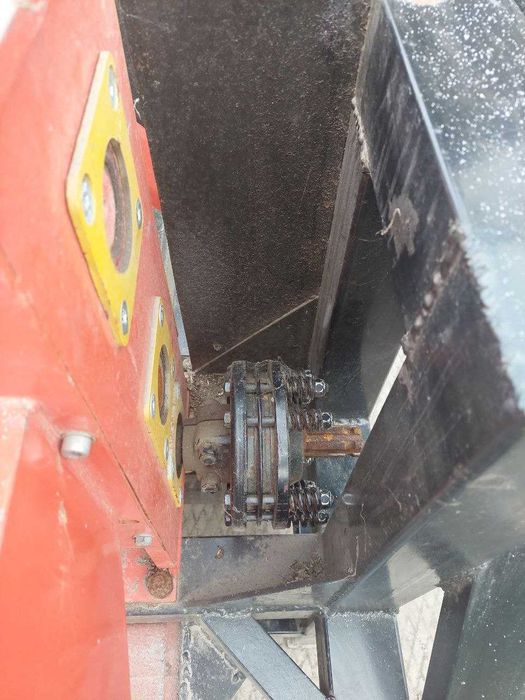 Подрiбнювач гiлок на трактор. Шкiв-120 з транспортером (+запаснi ножi)