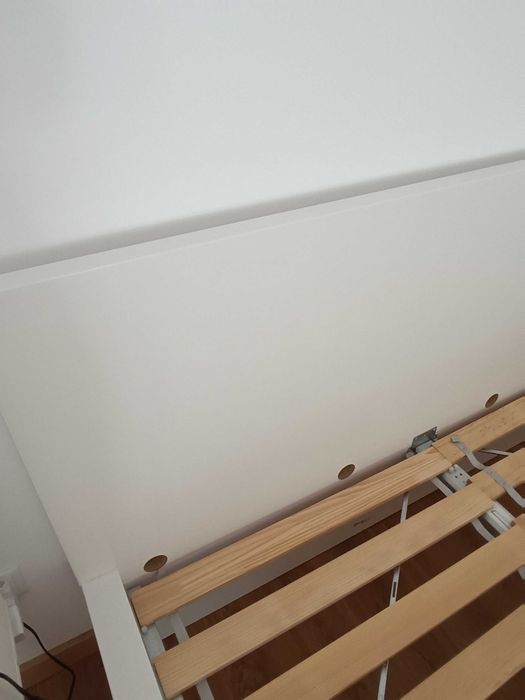 Cama branca ikea