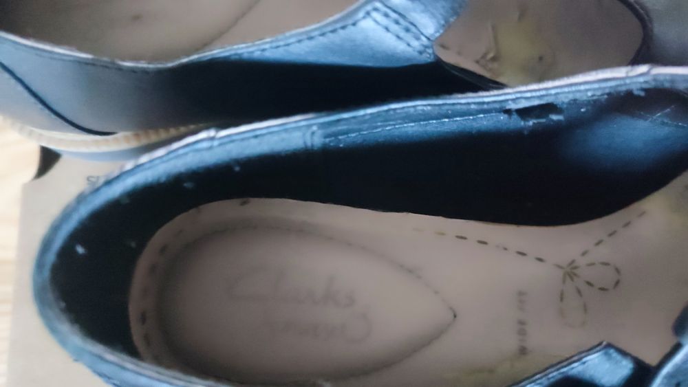 Шкіряні туфлі Clarks на невеликих підборах
