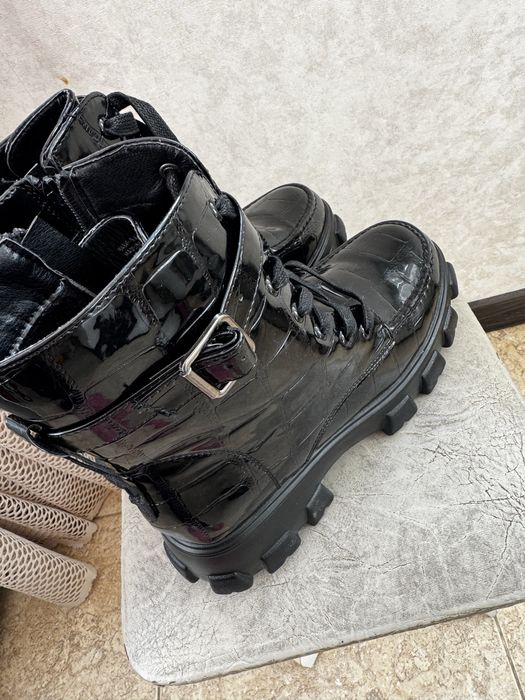 Ботінки жіночі лакові