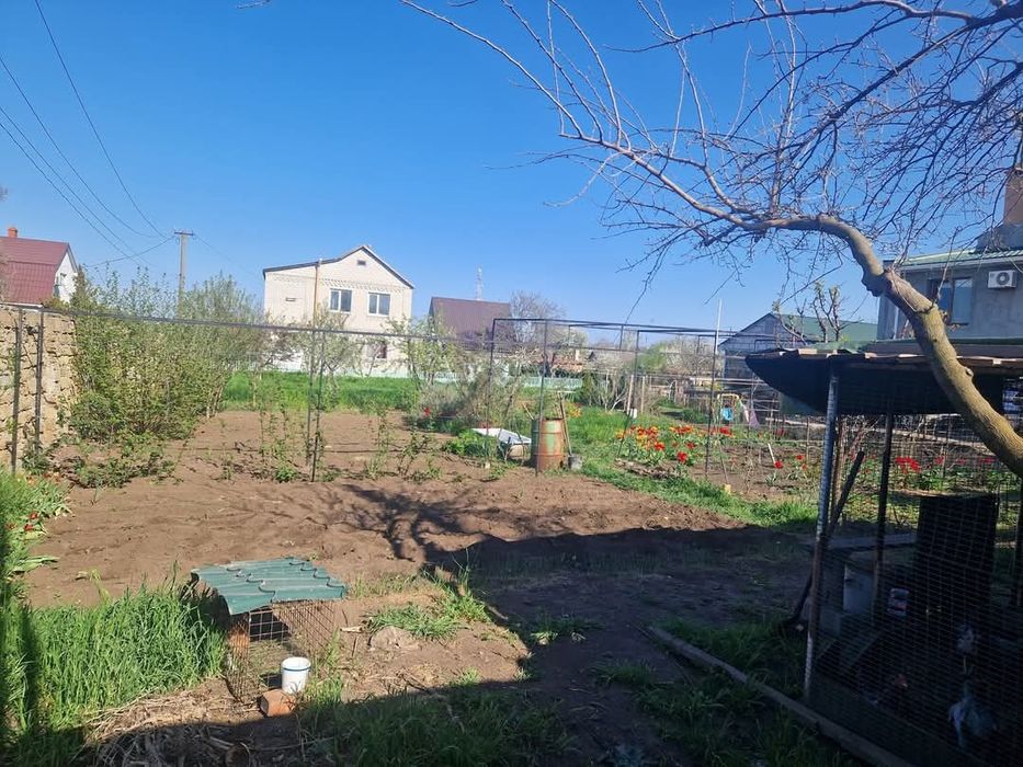 Продам участок в Александровке центр