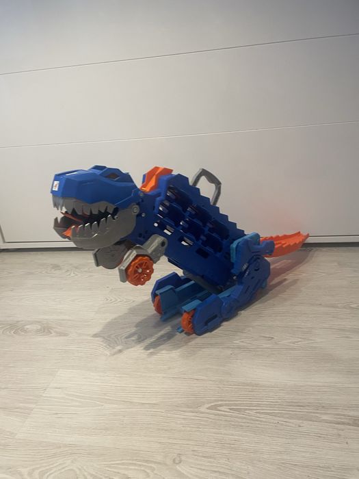 Na sprzedaż Hot Weels T-Rex mega transporter